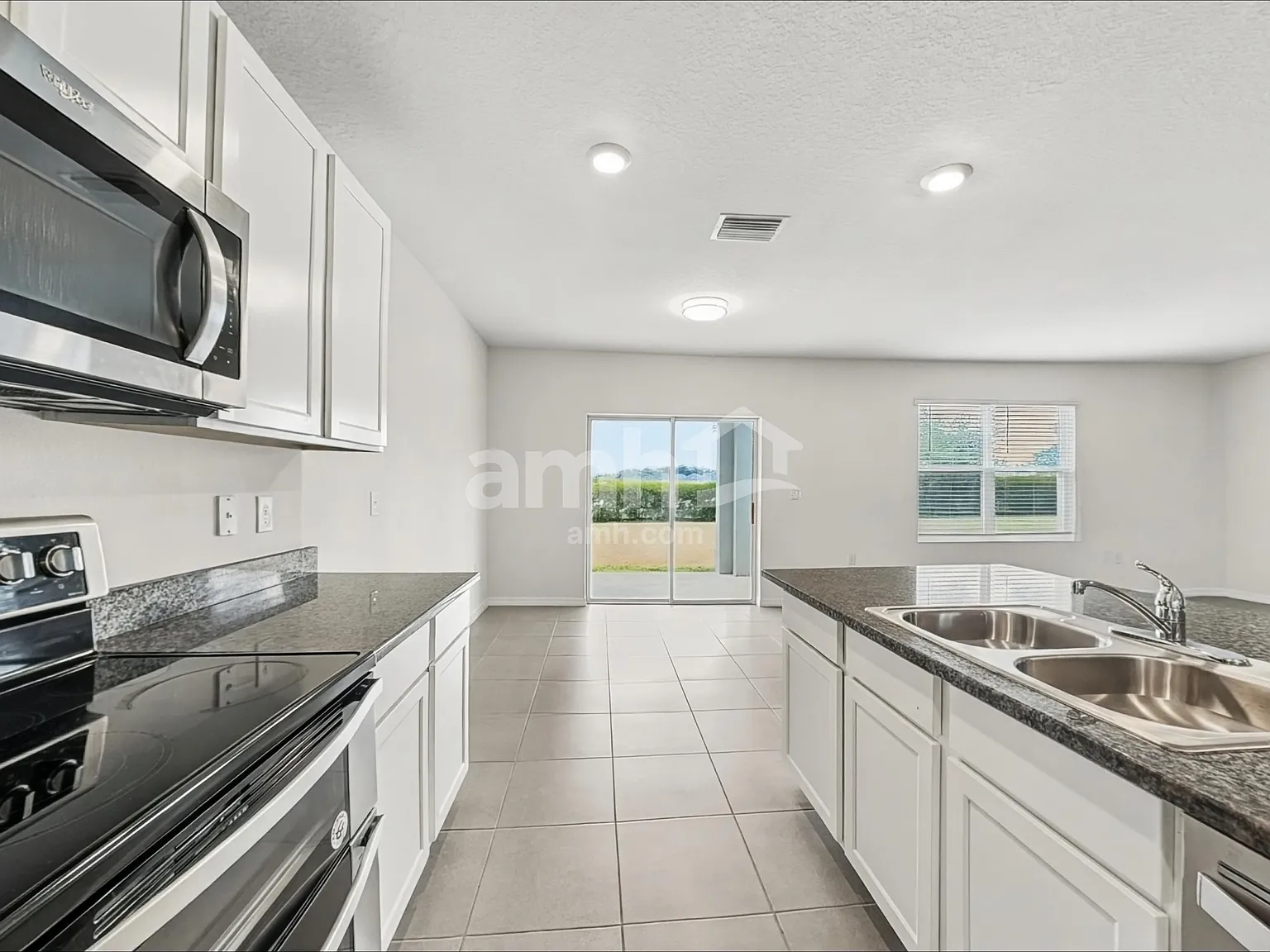 5 bed, 3.0 bath, 2601 sqft, $2,995 — Photo 3