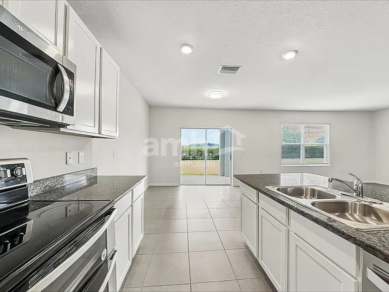 2840 Greenleaf Ter — Photo 3
