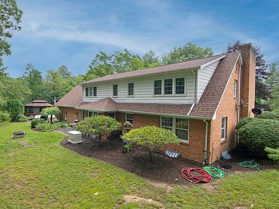 4th image of 108 Montague Dr