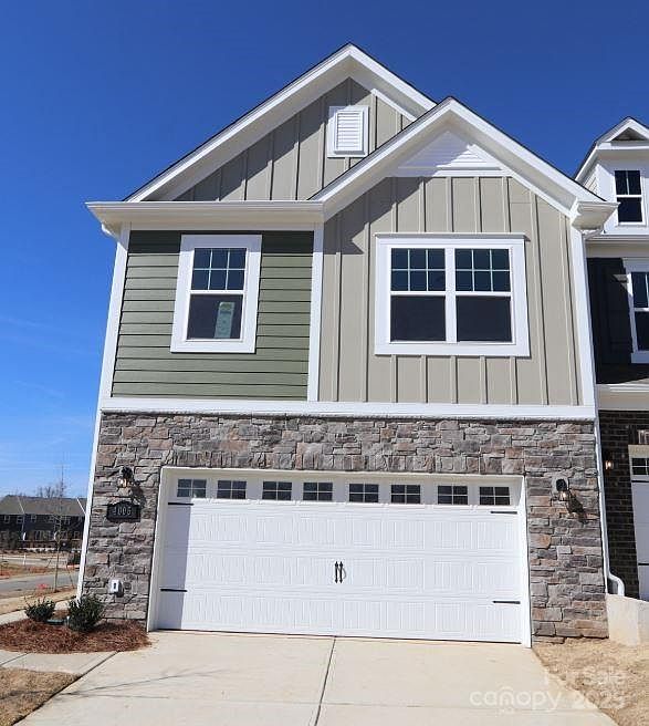 1st image of 4005 Lawnview Dr