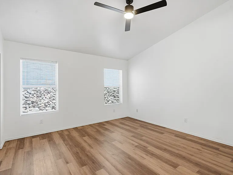 1302 E Michelle Dr — Photo 19