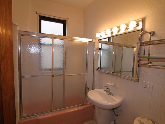 4th image of 4025 W Cornelia Ave #2