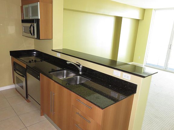 5th image of 325 Biscayne Blvd APT 2021