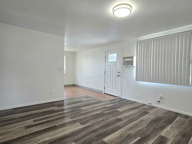 677 Beatty St #8 — Photo 6