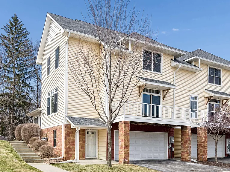 2121 Village Trl — Photo 25
