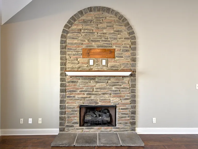 404 Leslie Wood Dr — Photo 5