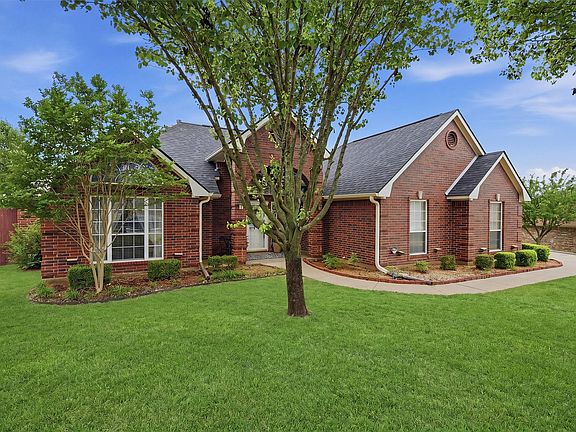 2nd image of 2507 Renaissance Cir