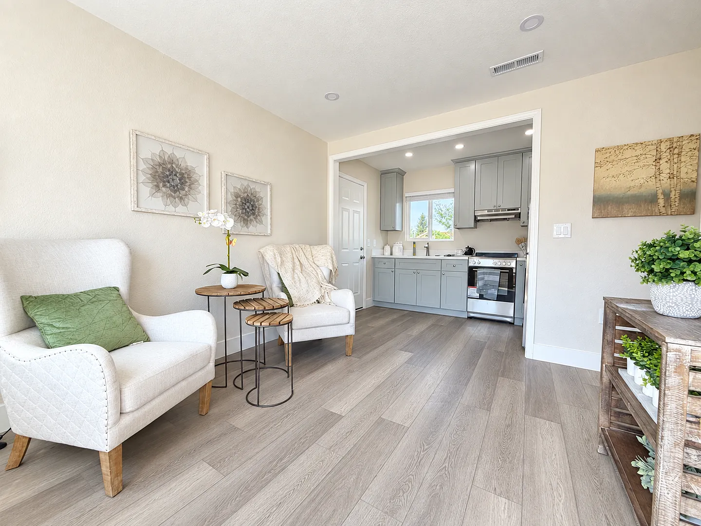 2 bed, 1.0 bath, 504 sqft, $2,200 — Photo 1