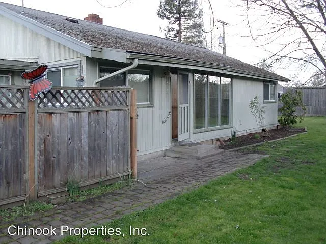625 E 33rd Ave photo 1