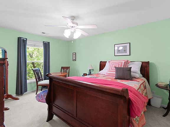 5th image of 1110 Sarah Ln