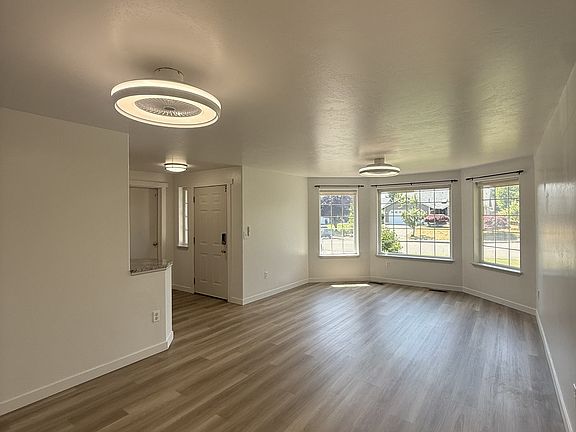 3rd image of 6128 Thornbury Ct SE