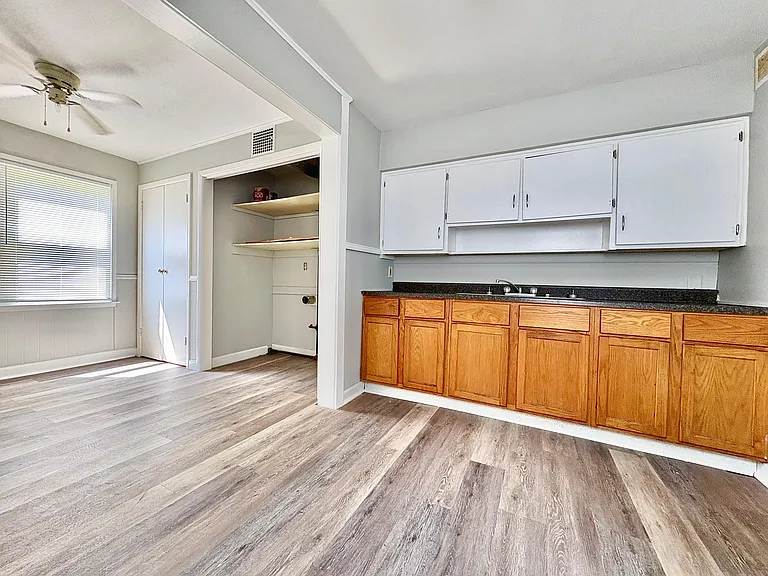 1513 Wilbur St — Photo 5