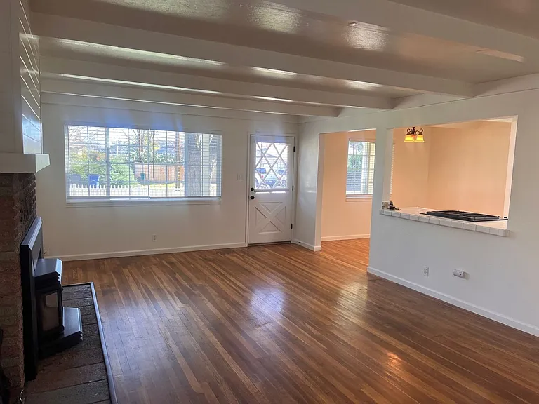 2910 Blue View St — Photo 6