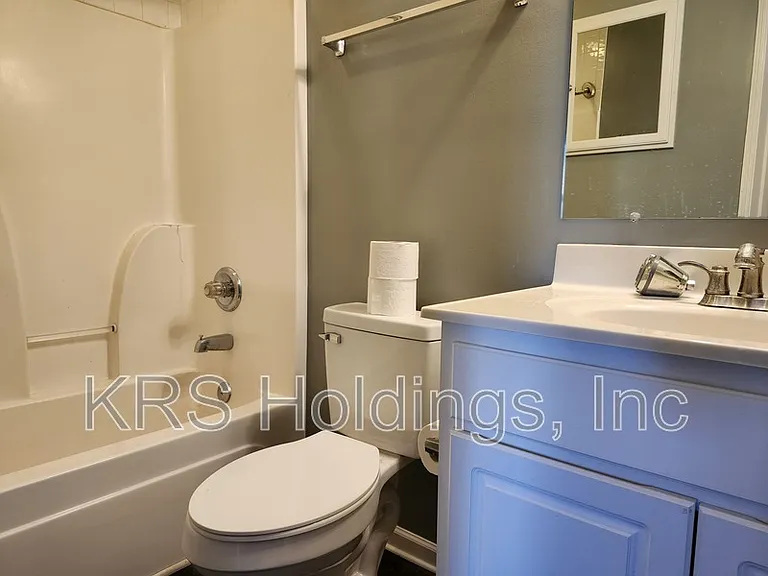 1210 Victorian Village Dr — Photo 16