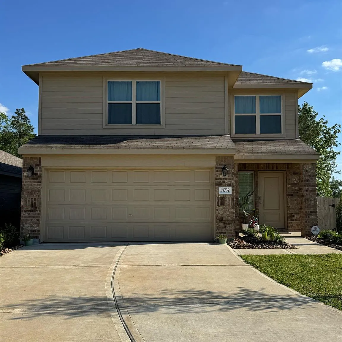 4 bed, 2.5 bath, 2229 sqft, $1,975 — Photo 1