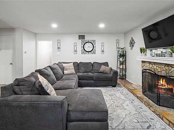 4th image of 44417 Leatherwood Ave