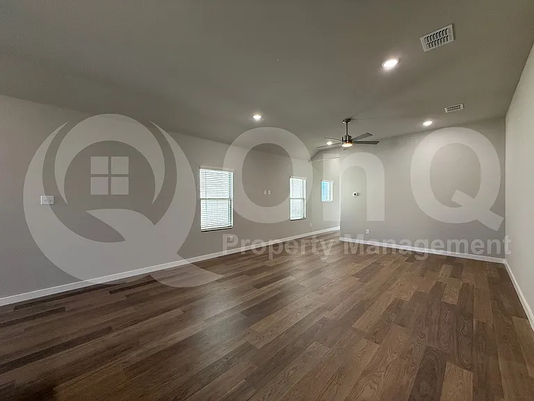 1004 Knox River Dr — Photo 15