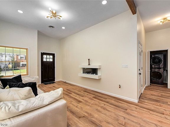 5th image of 924 Greyton Rd