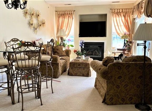 3rd image of 690 Honeybrook Cir