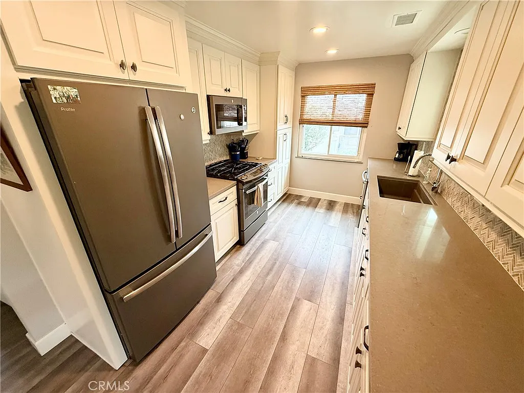 2 bed, 1250 sqft, $3,975 — Photo 4