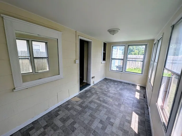 3316 Duncan St — Photo 8