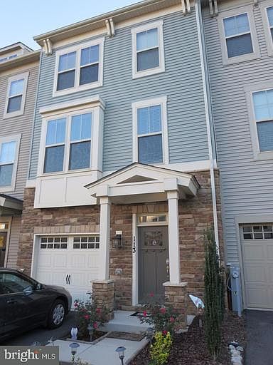 1st image of 113 Nandina Ln