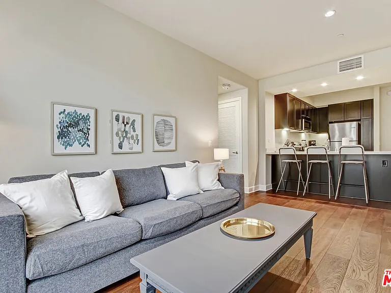 589 Americana Way #423 — Photo 4