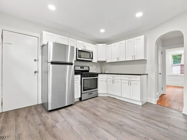36 Whitfield St, Caldwell, NJ 07006