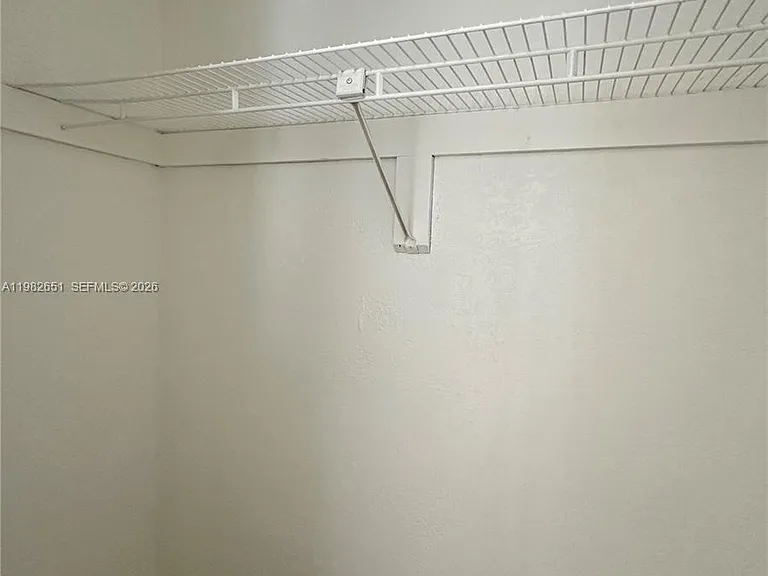 913 NE 17th St #8 — Photo 27