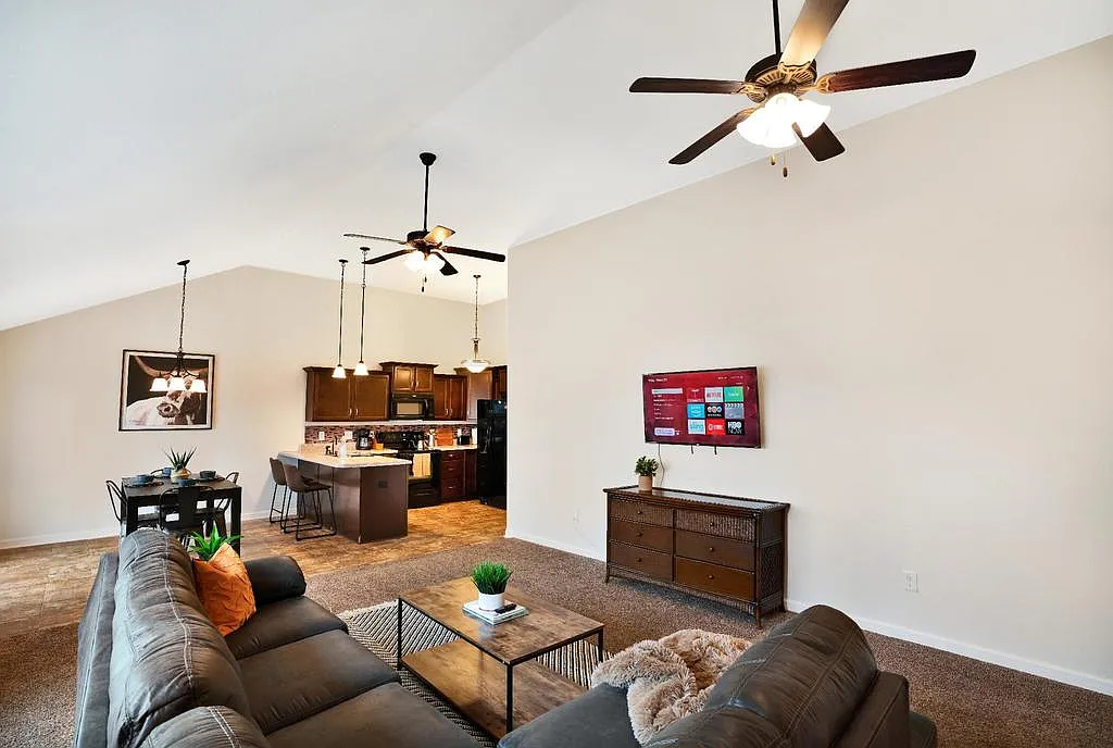 3 bed, $3,302 — Photo 1