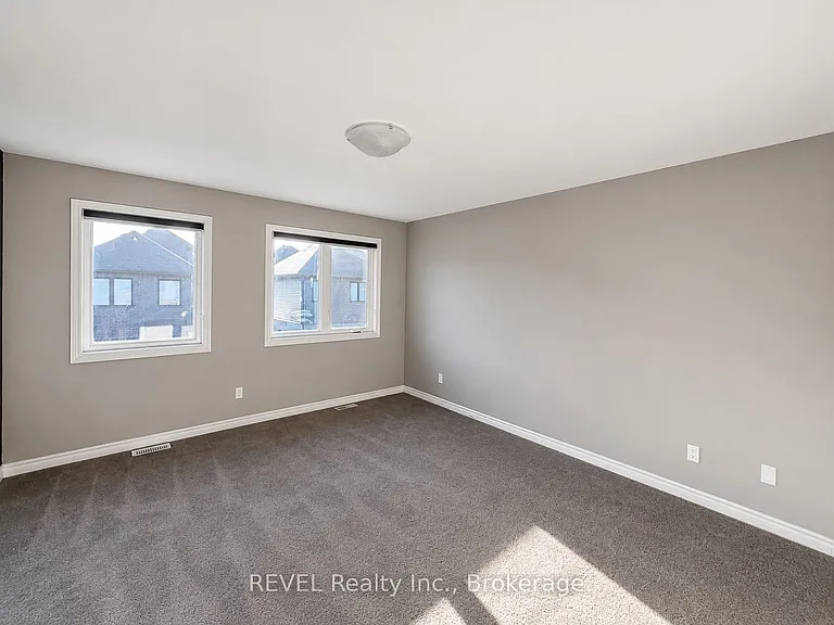 4 McLaughlin St — Photo 11