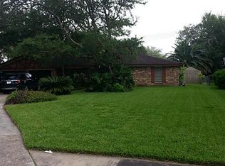 127 Spruce St, Lake Jackson, TX 77566