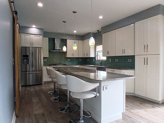 4th image of 14335 S Surrey Ct