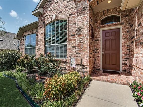 2nd image of 412 Dartmoor Dr