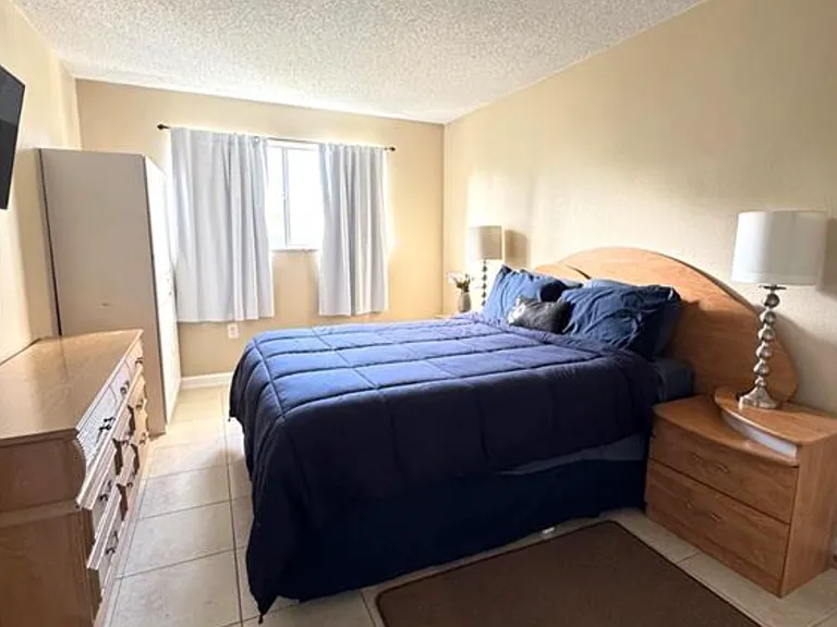 4906 Victoria Dr #108 — Photo 13