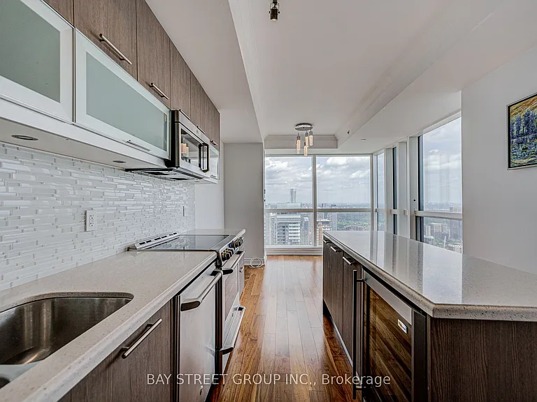 388 Yonge St #6701 — Photo 10