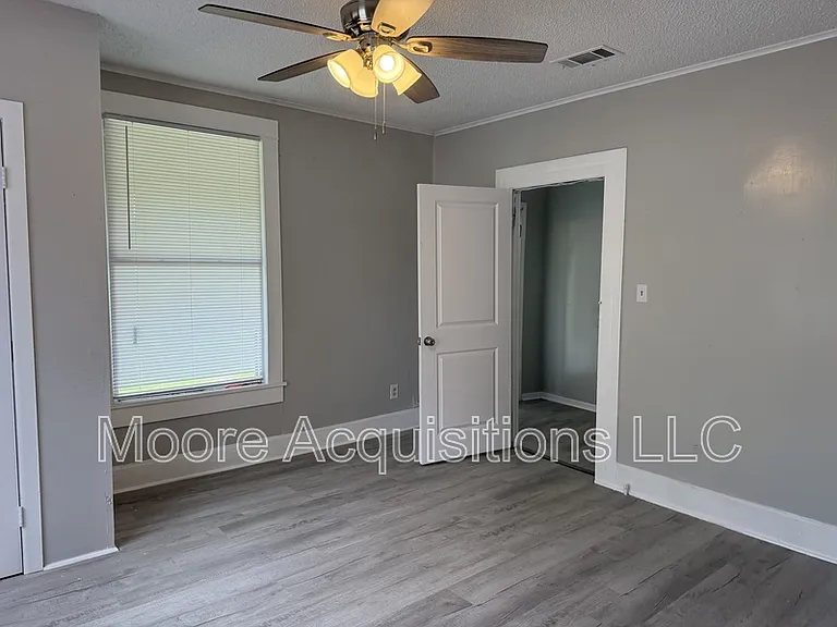1108 W Center St — Photo 4