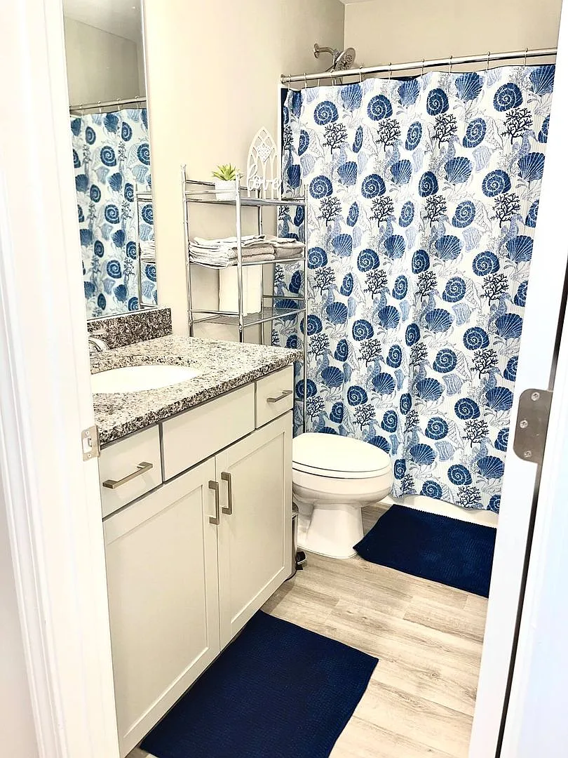 Room in 3 Bedroom Townhome at Laurel Ridge Cir — Photo 4