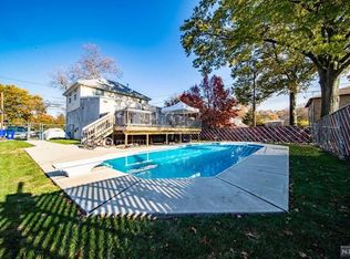 754 Banta Pl, Ridgefield, NJ 07657