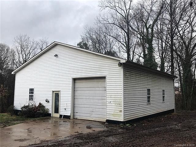 2nd image of 3153 Charlotte Hwy