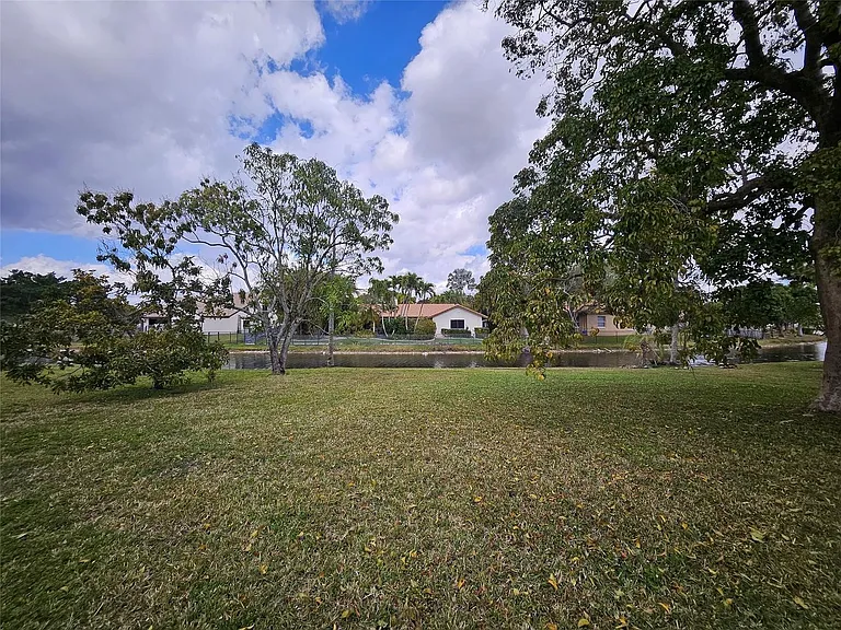 197 NW 113th Way #197 — Photo 4