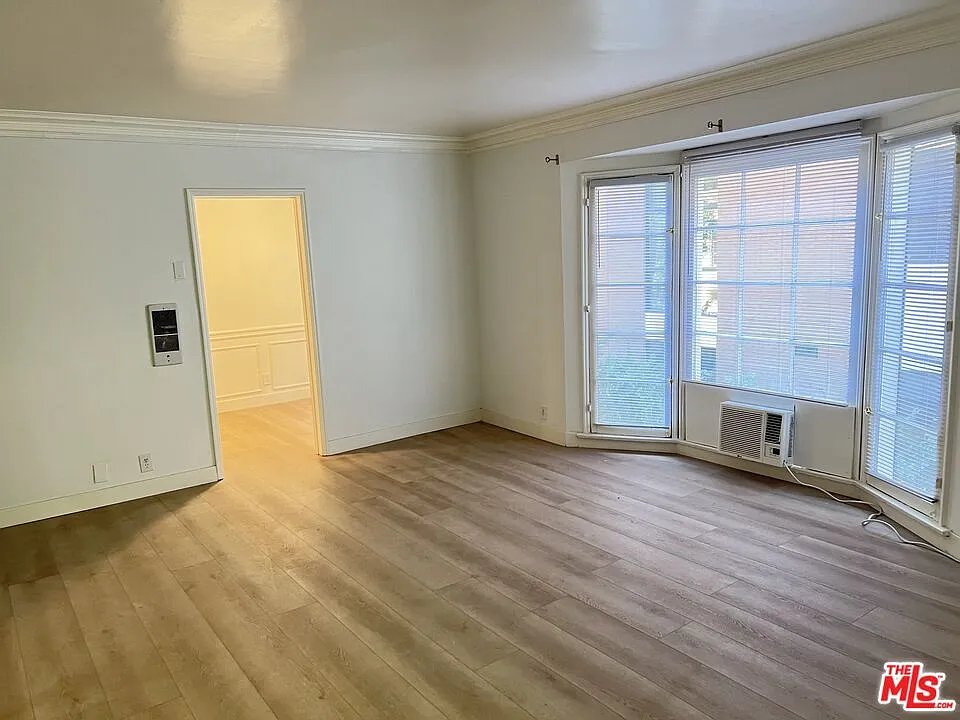 Studio, $2,600 — Photo 3