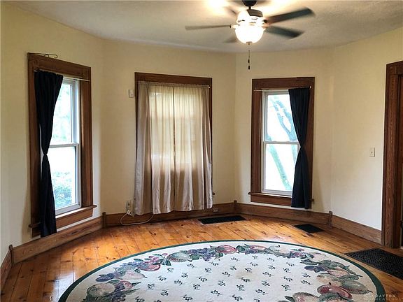 5th image of 1410 Holly Ave