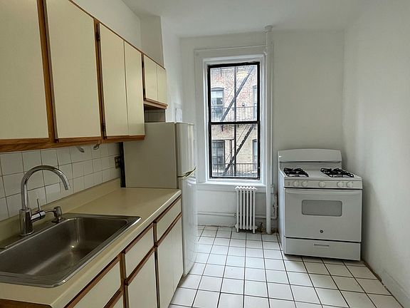 2nd image of 427 16th St #2B