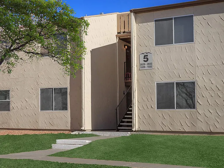 Gateway East Apartments — Photo 12