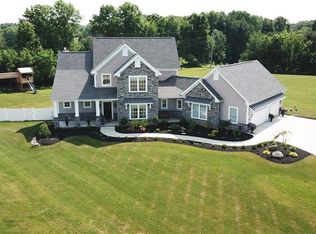 317 Leighfield Ln NE, Hartville, OH 44632
