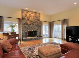 947 Franklin Lake Rd, Franklin Lakes, NJ 07417