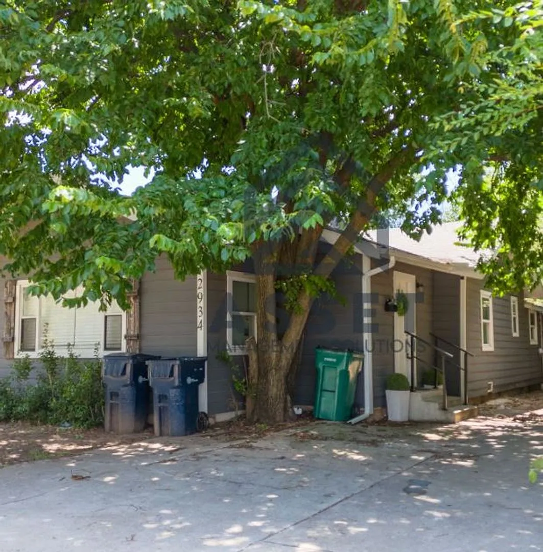 2934 NW 15th Street — Photo 2