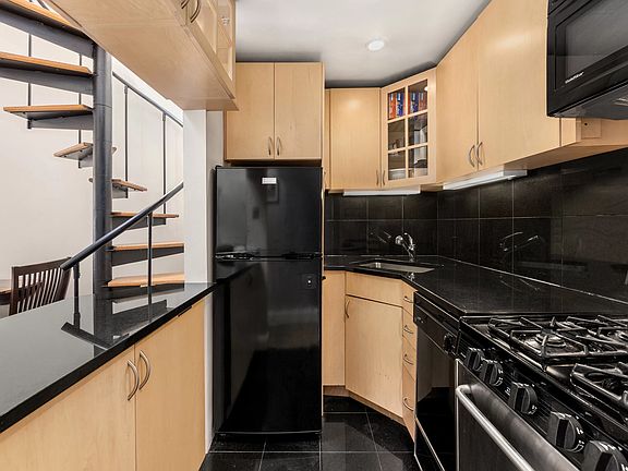 2nd image of 2 W 90th St #Penthouse D