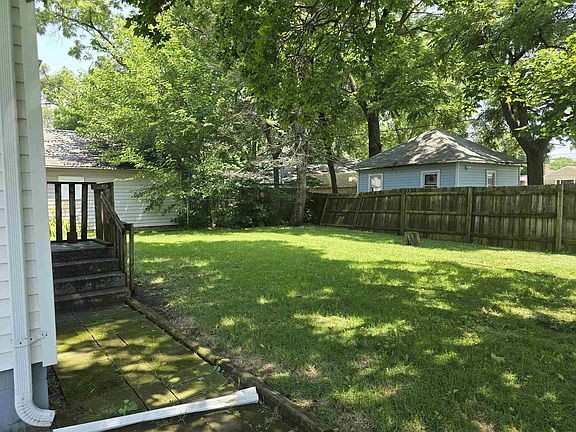 4th image of 615 Hillsdale St